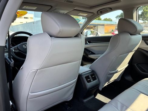 Used 2018 Honda Accord Touring image 21