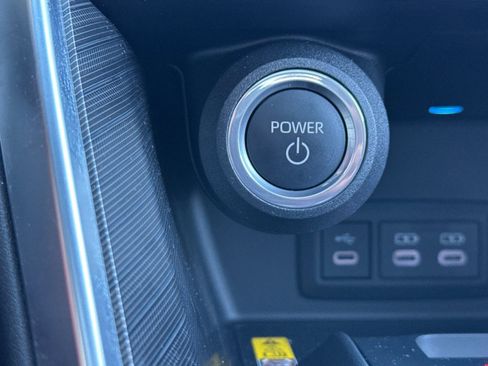 Used 2023 Toyota Venza Limited image 26