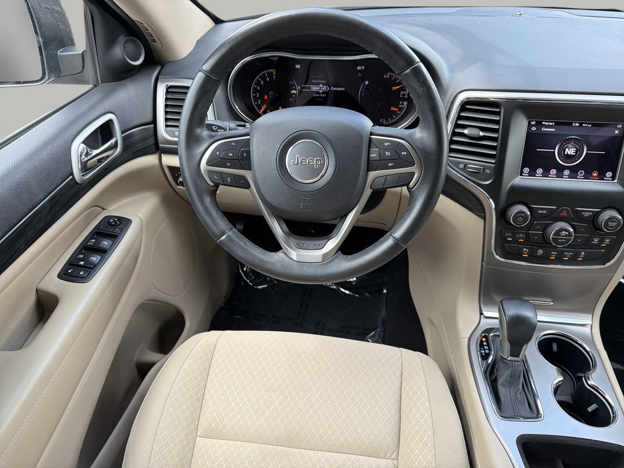 Used 2019 Jeep Grand Cherokee Laredo RWD image 13