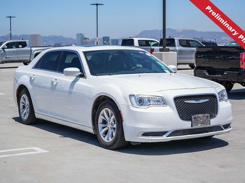 Used 2016 Chrysler 300 Limited RWD image 3