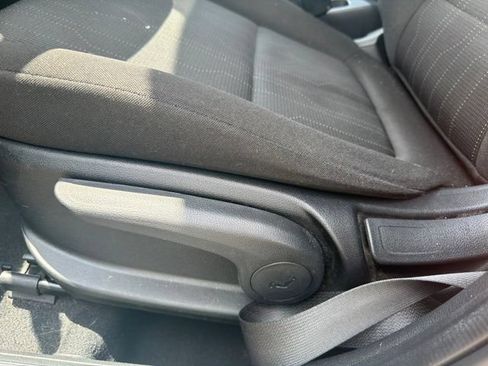 Used 2021 Hyundai Venue SE FWD image 17