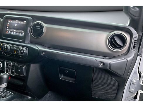 Used 2021 Jeep Gladiator Sport image 18