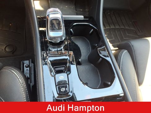 Used 2024 Volvo XC40 B5 Ultimate w/ Climate Package AWD/4WD image 30