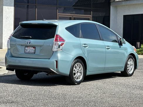 Used 2017 Toyota Prius V Three FWD image 4
