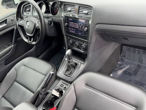 Used 2019 Volkswagen Golf S image 11