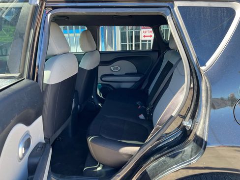 Used 2016 Kia Soul FWD image 11