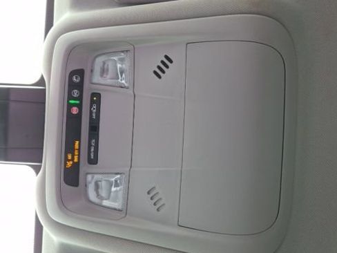 Used 2021 Chevrolet Equinox LS image 31