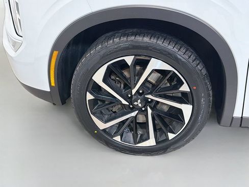 Used 2024 Mitsubishi Outlander SE AWD/4WD image 27