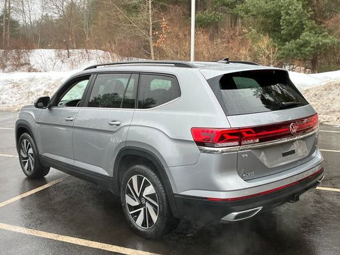 Used 2025 Volkswagen Atlas SE image 3