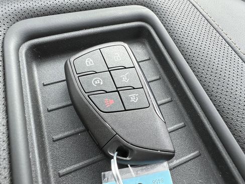 Used 2023 Chevrolet Tahoe Premier AWD/4WD image 38