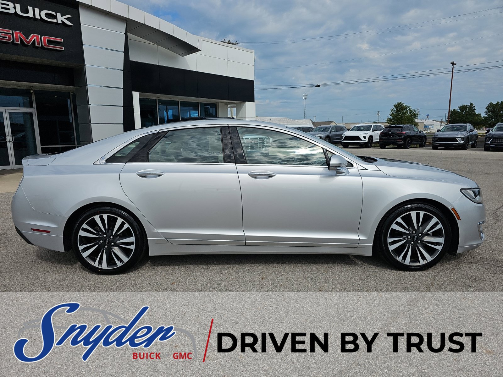 Used 2018 Lincoln MKZ Select w/ Select Plus Package AWD/4WD image 8