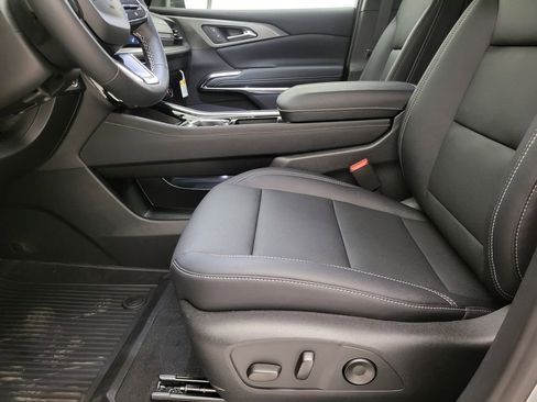 New 2026 Chevrolet Traverse LT w/ Sun and Wheel Package image 3