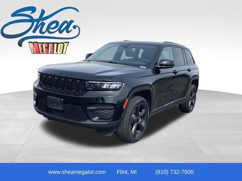 Used 2023 Jeep Grand Cherokee Altitude AWD/4WD image 1