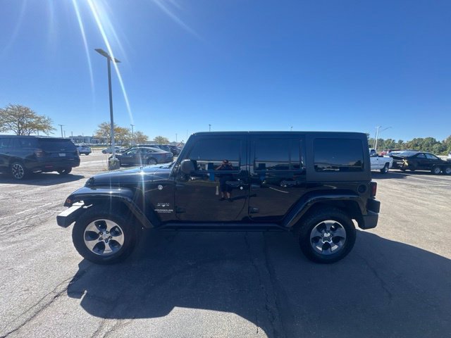 Used 2016 Jeep Wrangler Unlimited Sahara w/ Connectivity Group AWD/4WD image 12