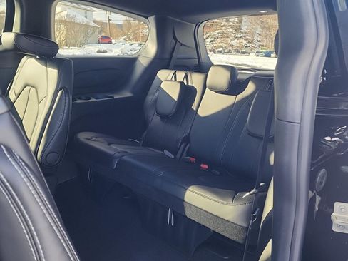 New 2026 Chrysler Pacifica Select w/ S Appearance Package image 14