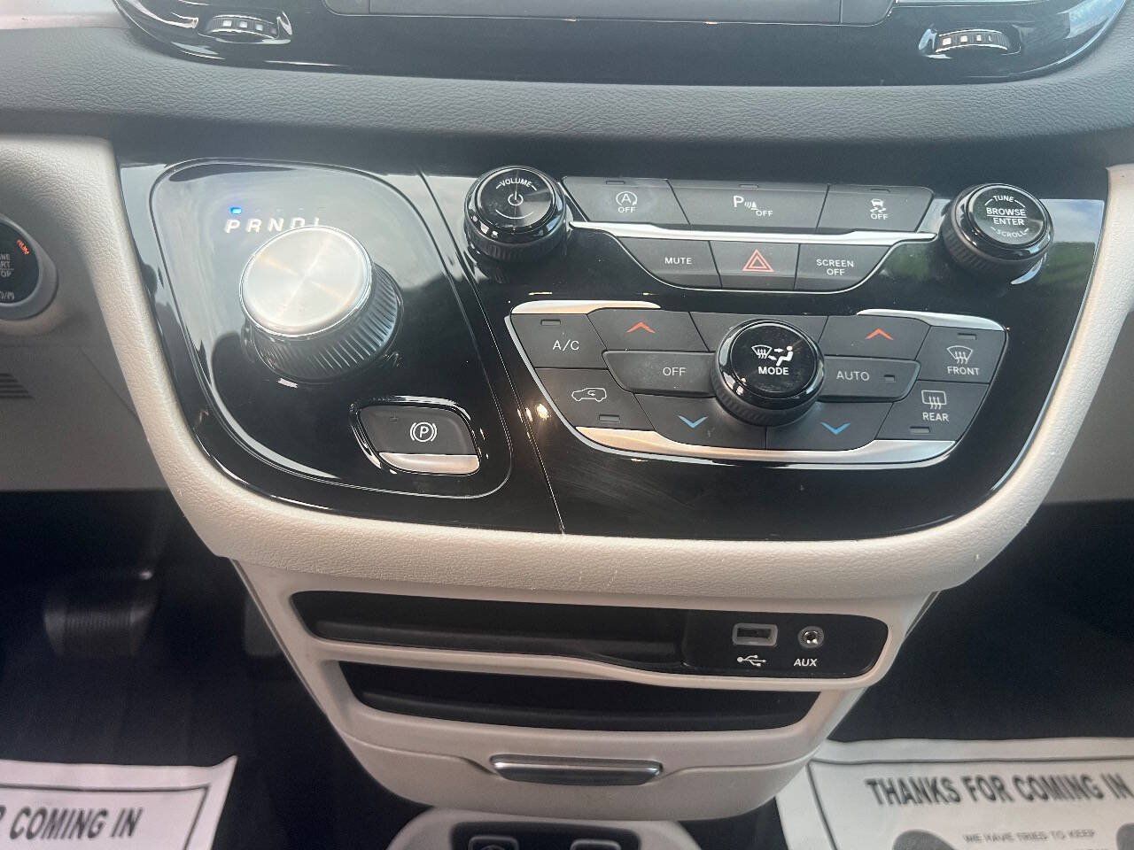Used 2020 Chrysler Pacifica Touring-L FWD image 24