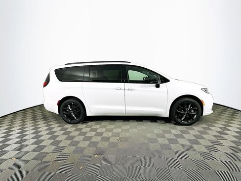 New 2026 Chrysler Pacifica Select w/ S Appearance Package AWD/4WD image 10