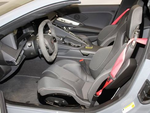 Used 2025 Chevrolet Corvette Z06 RWD image 11