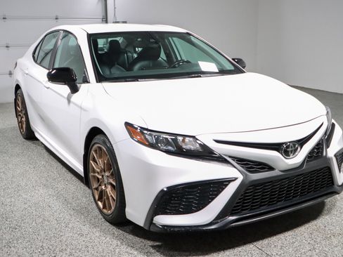 Used 2023 Toyota Camry SE w/ Convenience Package FWD image 5