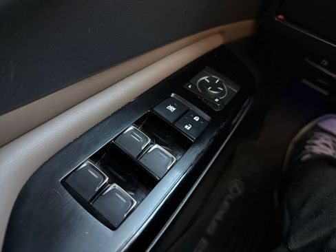 Used 2022 Lexus ES 350 w/ Accessory Package FWD image 11