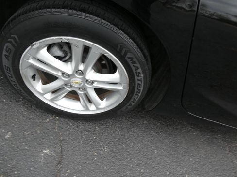 Used 2017 Chevrolet Cruze LT w/ Sun And Sound Package image 27