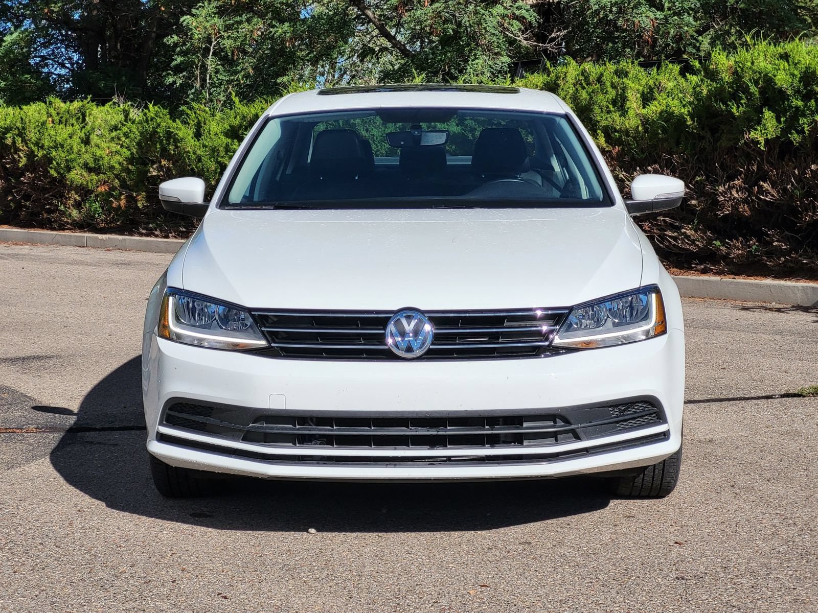 Used 2017 Volkswagen Jetta SE FWD image 2