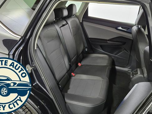 Used 2024 Volkswagen Taos SE image 28