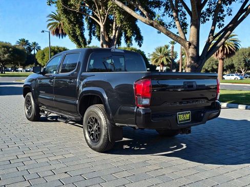 Used 2022 Toyota Tacoma SR5 w/ Technology Package image 7