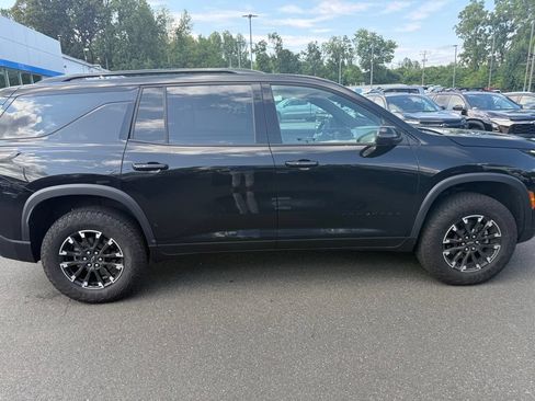 Used 2024 Chevrolet Traverse Z71 AWD/4WD image 3