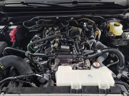 Used 2025 Toyota Tacoma SR AWD/4WD image 13