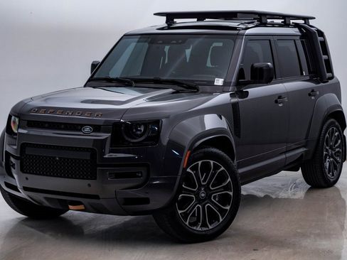 Used 2025 Land Rover Defender 110 image 3