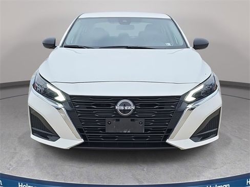 Used 2024 Nissan Altima 2.5 SV image 3
