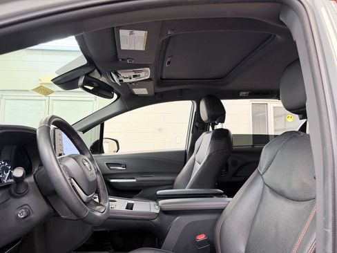 Used 2024 Toyota Sienna XSE w/ XSE Premium Package AWD/4WD image 15