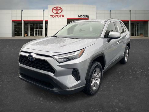 Certified 2022 Toyota RAV4 XLE w/ Convenience Package AWD/4WD image 1
