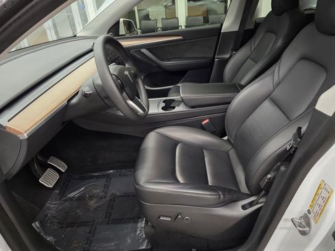 Used 2023 Tesla Model Y Long Range image 17