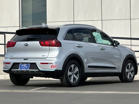 Used 2018 Kia Niro LX image 3