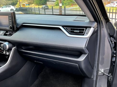 Certified 2020 Toyota RAV4 XLE Premium image 19