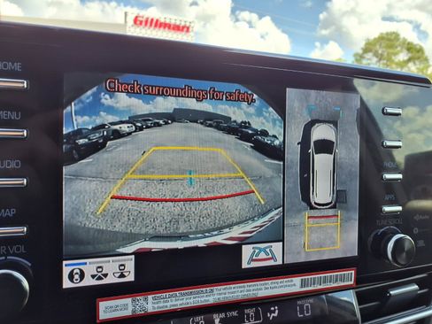 Used 2024 Toyota Sienna Platinum FWD image 6