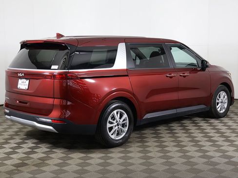 Used 2023 Kia Carnival LX FWD image 11
