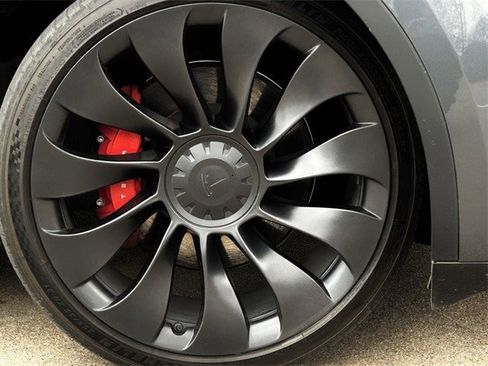 Used 2023 Tesla Model Y Performance image 10