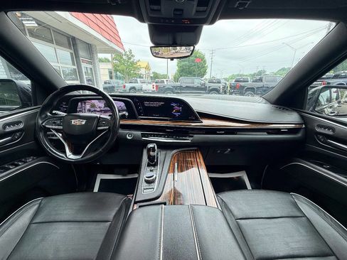 Used 2022 Cadillac Escalade Premium Luxury AWD/4WD image 39