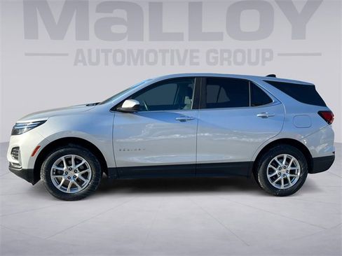 Used 2022 Chevrolet Equinox LT image 2
