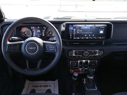 Used 2025 Jeep Wrangler Unlimited Rubicon image 11