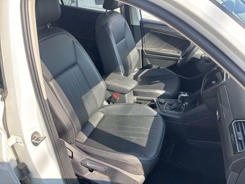 Used 2022 Volkswagen Tiguan SE AWD/4WD image 9