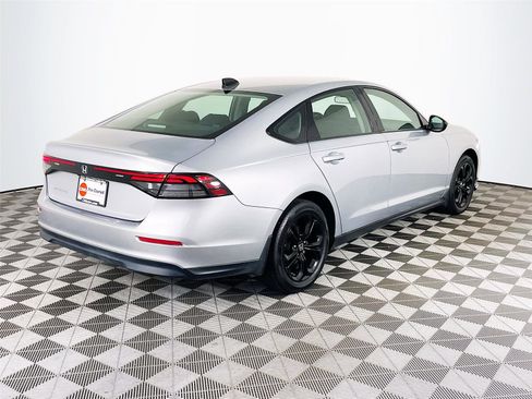 Used 2025 Honda Accord SE image 9