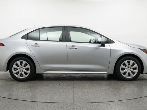 Used 2025 Toyota Corolla LE FWD image 11