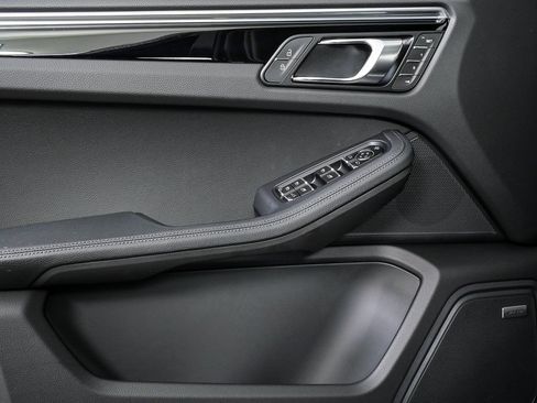 Used 2026 Porsche Macan AWD/4WD image 6