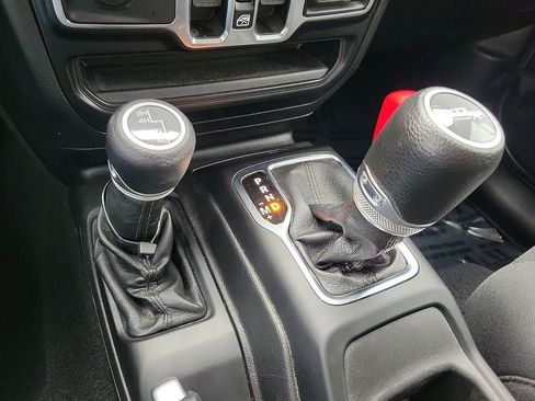 Used 2022 Jeep Gladiator Sport AWD/4WD image 17