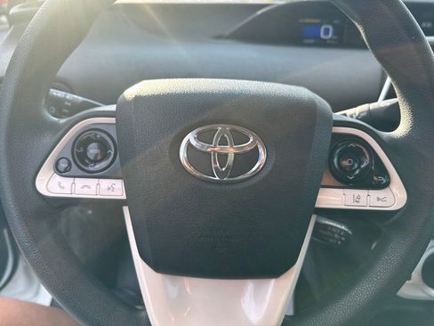Used 2018 Toyota Prius Four image 15