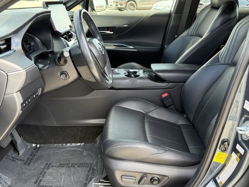 Used 2022 Toyota Venza Limited AWD/4WD image 19